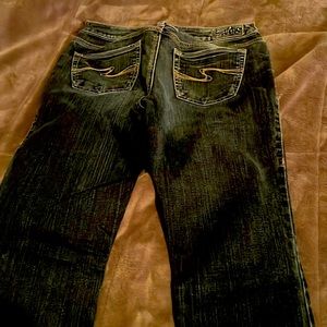 Women’s silver jeans, size 27, length 33” good condition